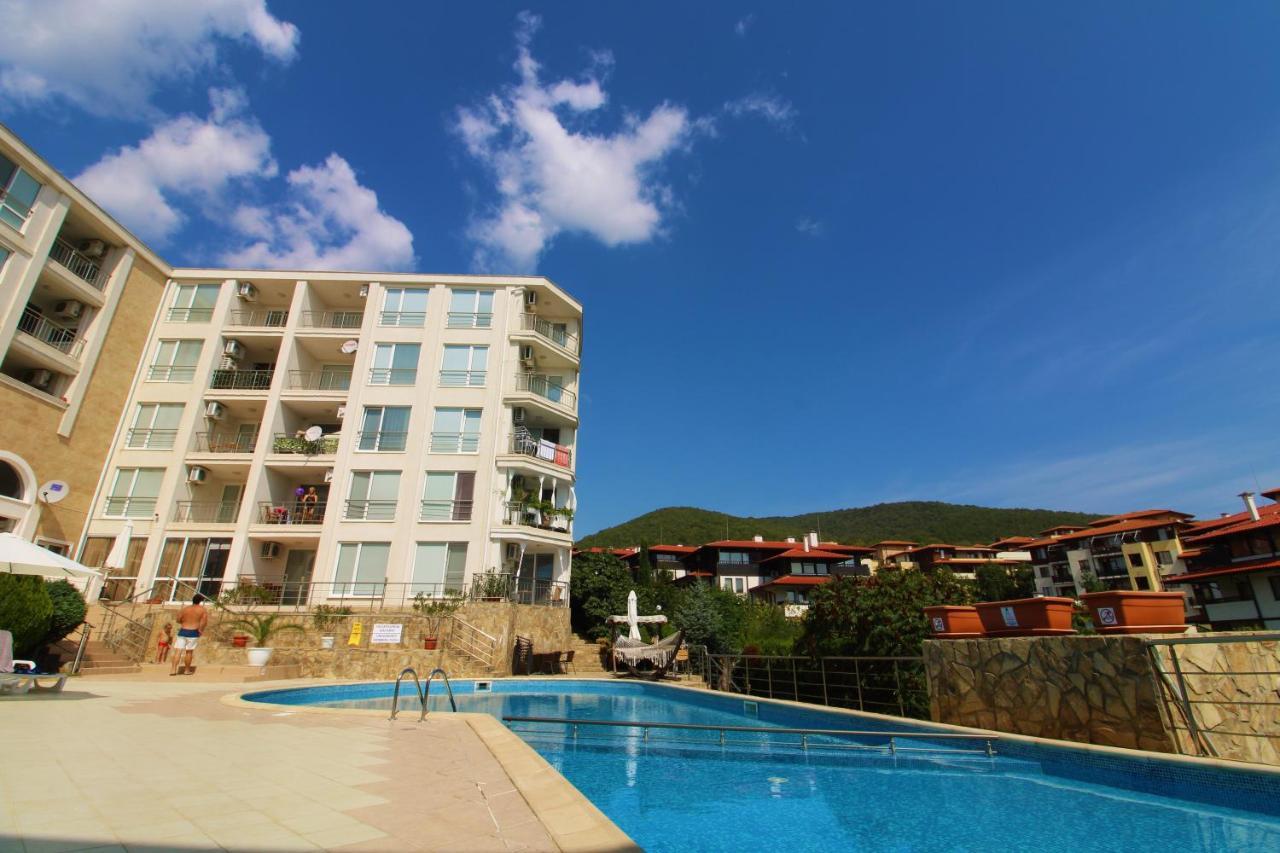 Menada Galateya Apartments Sveti Vlas Exterior photo